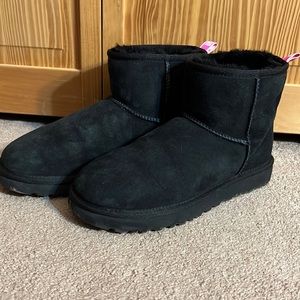Womens black short UGGS